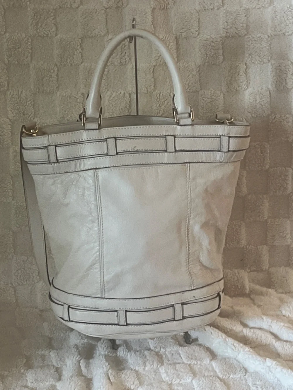 Michael Kors Kingsbury leather bucket tote off-white
